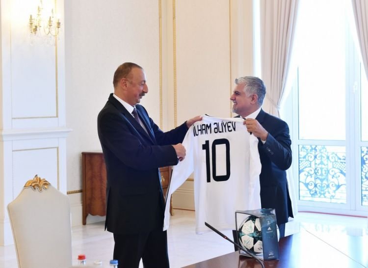 Əliyev “Qarabağ” komandasının üzvlərini qəbul edib