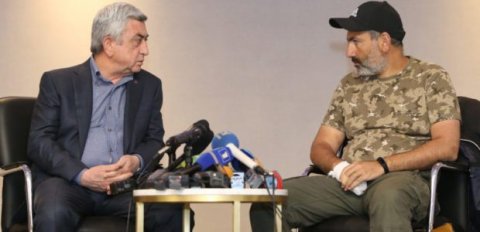 Ermənistanda gərginlik artır; Sabiq prezidentlər Paşinyanı hədələyir