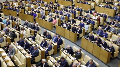 Rusiyada deputatların sayının azaldılması təklif olunur