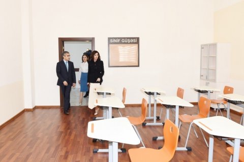 Mehriban Əliyeva Bakıdada yeni məktəb binasının açılışında iştirak edib