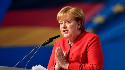Merkel partiya rəhbərliyindən gedir