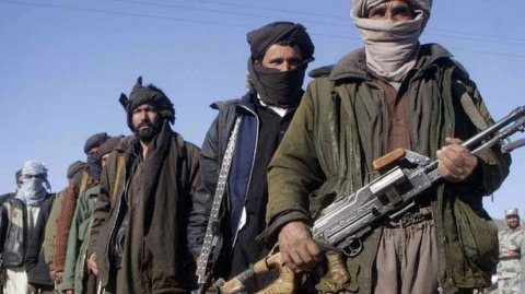 “Taliban” Əfqanıstanın mərkəzində hərbi bazanı ələ keçirib