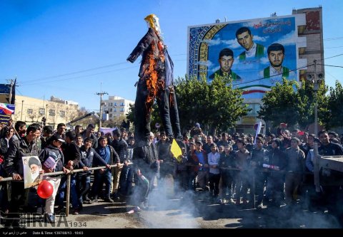 İranda Donald Trampın müqəvvasını yandırıblar