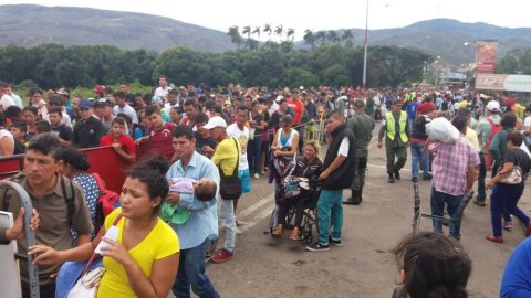 Dörd milyon insan Venesueladan qaçıb 