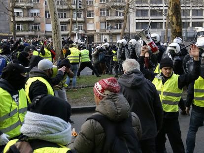 Brüsseldə etirazçılarla polis arasında toqquşma olub