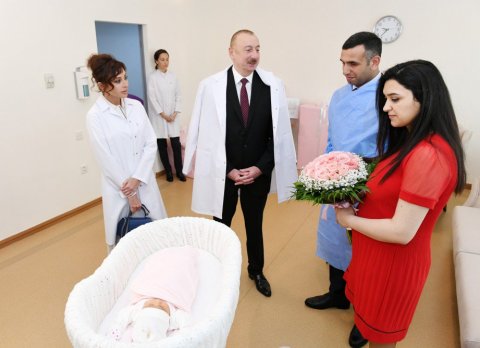 İlham Əliyev 10 milyonuncu sakinin ailəsinə mənzil bağışladı