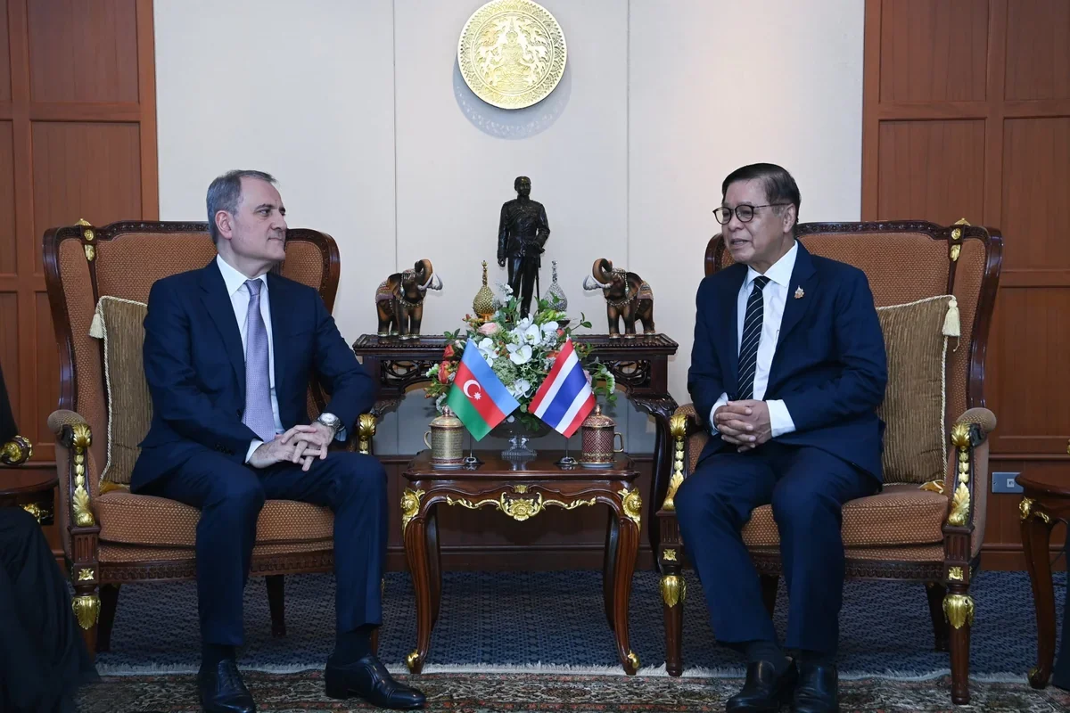 Ceyhun Bayramov Banqkokda həmkarı ilə görüşüb