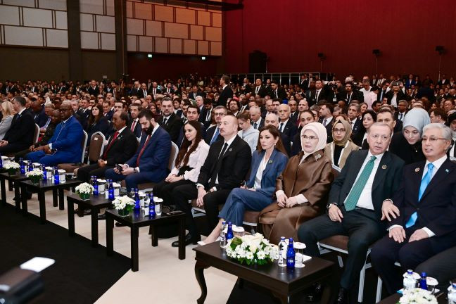 İlham Əliyev Diplomatiya Forumunda iştirak edib (Yenilənib)