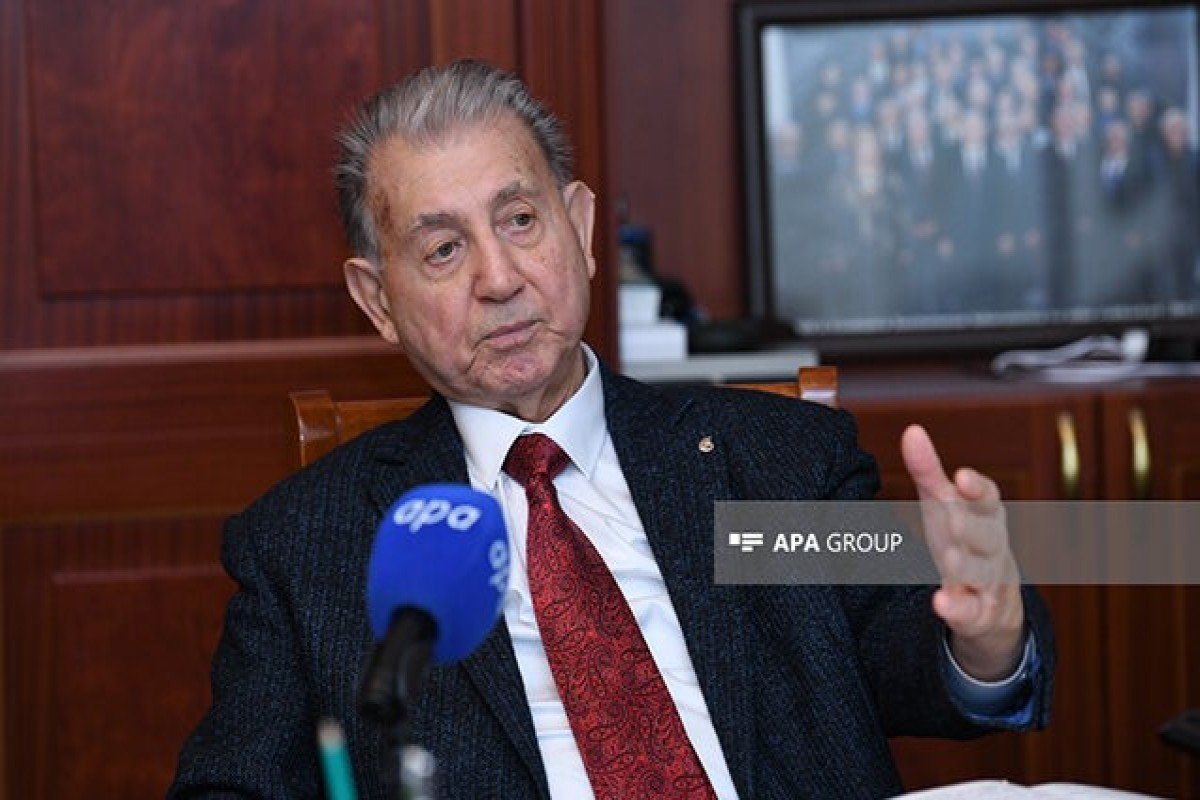 Akif Əlizadə institut direktoru vəzifəsindən azad edilib