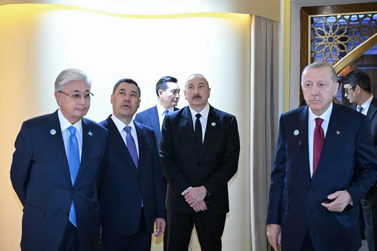 Prezidentlər Türküstanda bir sıra mədəni məkanlarla tanış olublar