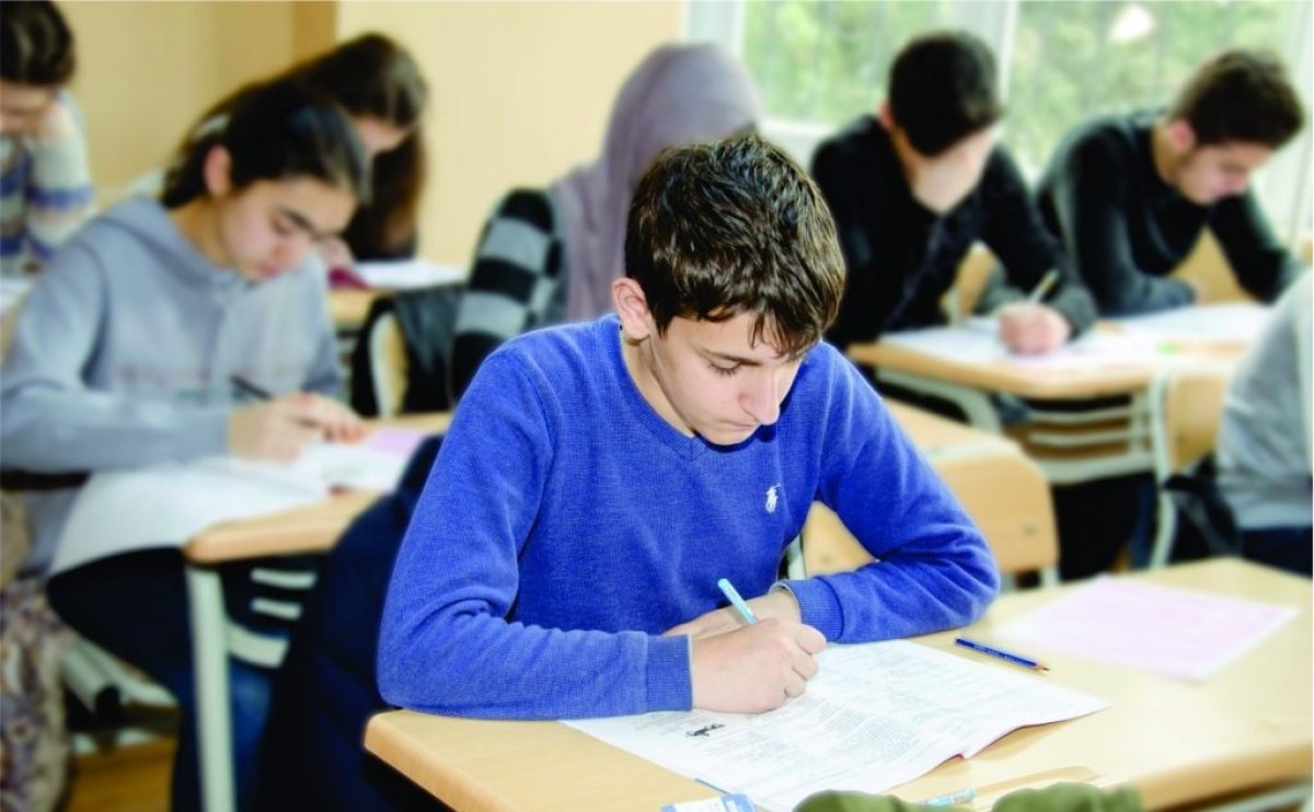 Bu gün 50 minə yaxın şagird buraxılış imtahanı verəcək