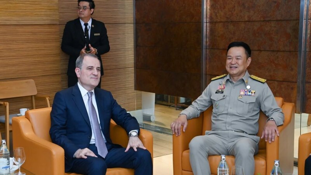  Ceyhun Bayramov Tailandın Baş naziri ilə görüşüb
