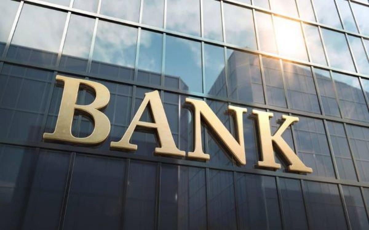 "Hansısa siyasətçi ilə əlaqəniz varmı" - Bankların bu sualı verməyə hüququ var?