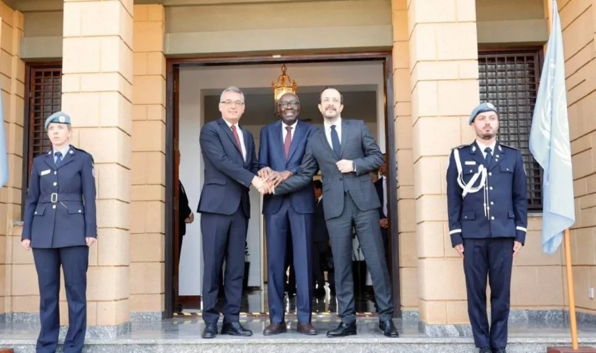 ŞKTC lideri yunan administrasiyasının rəhbəri ilə görüşüb