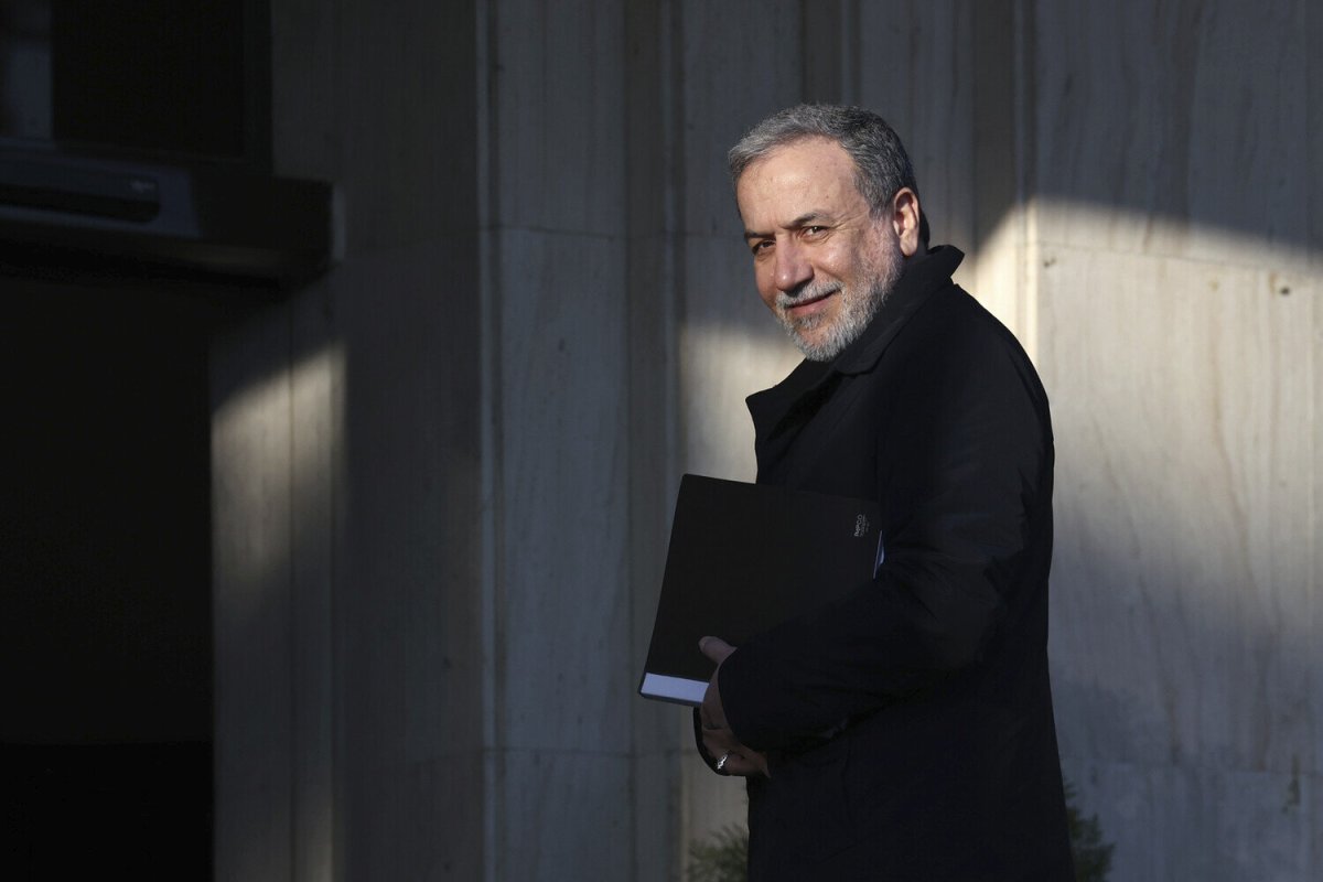 Əraqçi ABŞ-la danışıqlar üçün Pakistana gedir