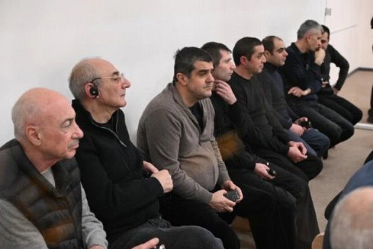 Avropa Parlamenti hərbi cinayətkarları müdafiə edir
