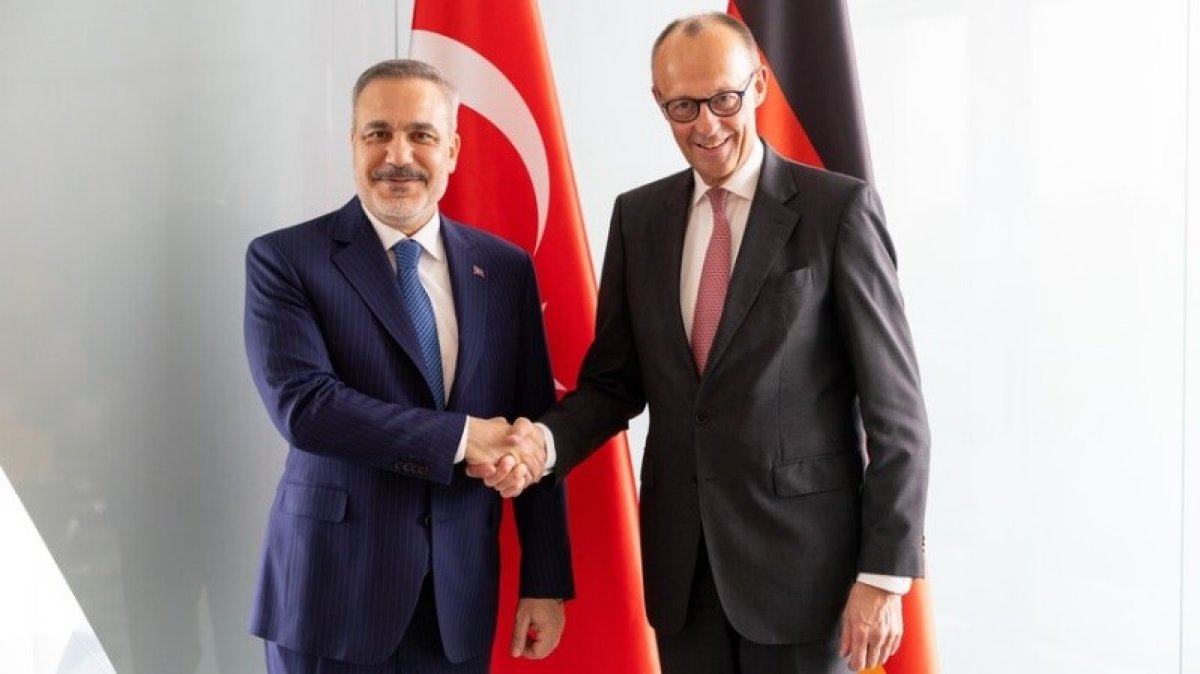 Hakan Fidan Berlində Almaniya kansleri ilə görüşüb 