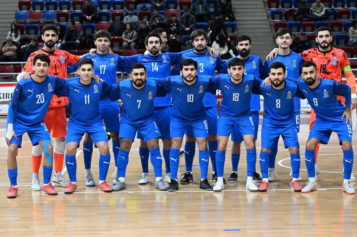 Milli komandamıza 17 oyunçu çağırılıb