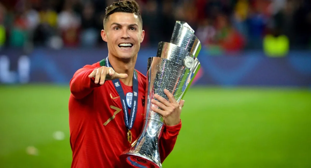 Futbolun zirvəsində olan Ronaldo həm də xeyriyyəçidir
