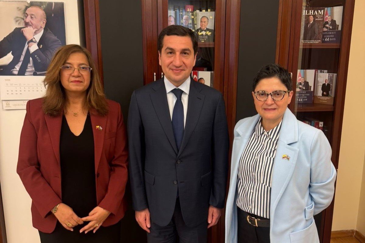 Hikmət Hacıyev Kolumbiyanın XİN rəhbərinin müavini ilə görüşüb