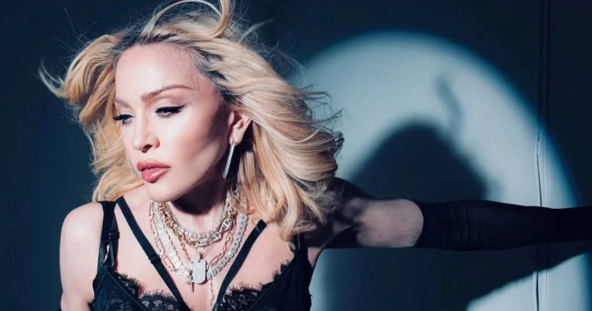 Madonna Parisdə diqqət mərkəzində olub