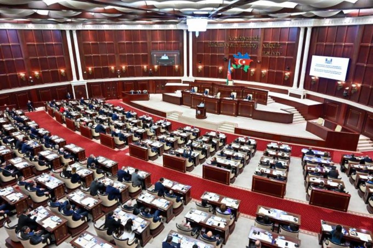 Milli Məclisin plenar iclası başlayıb