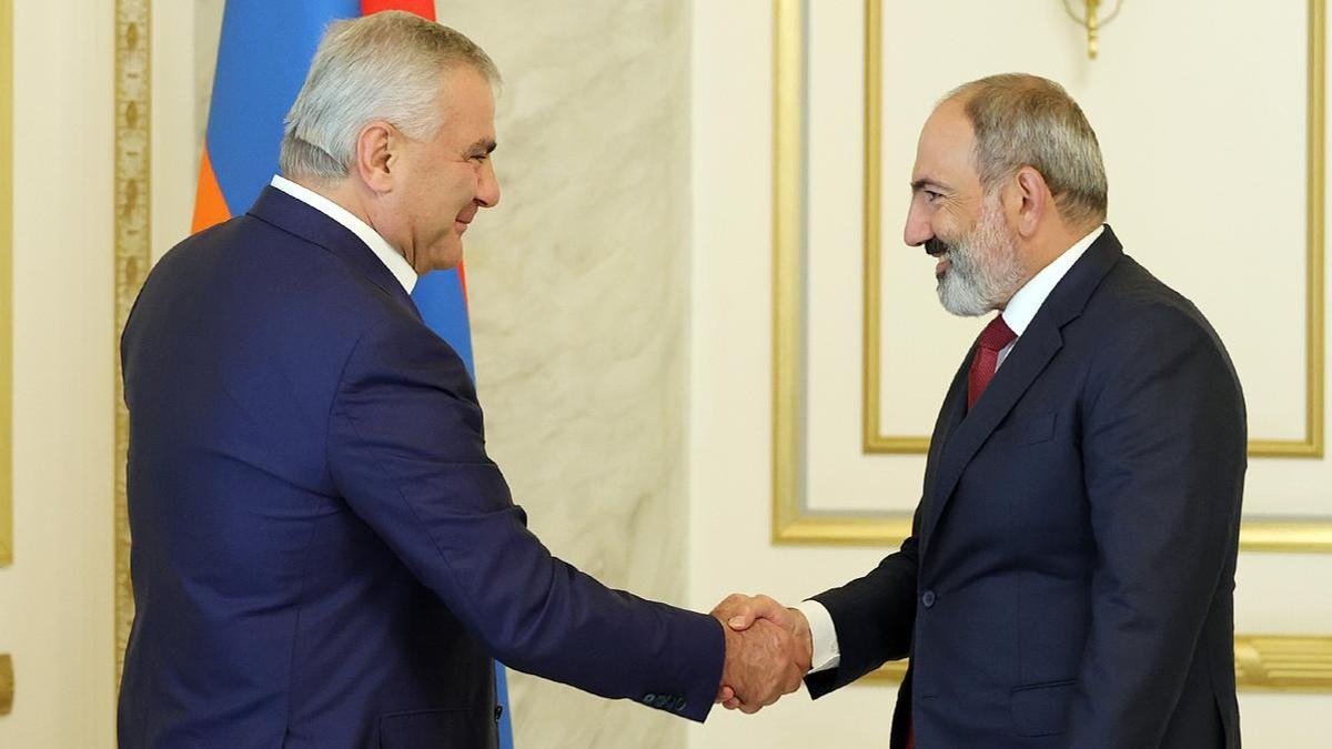 Karapetyan Paşinyanı yenidən ittiham edir