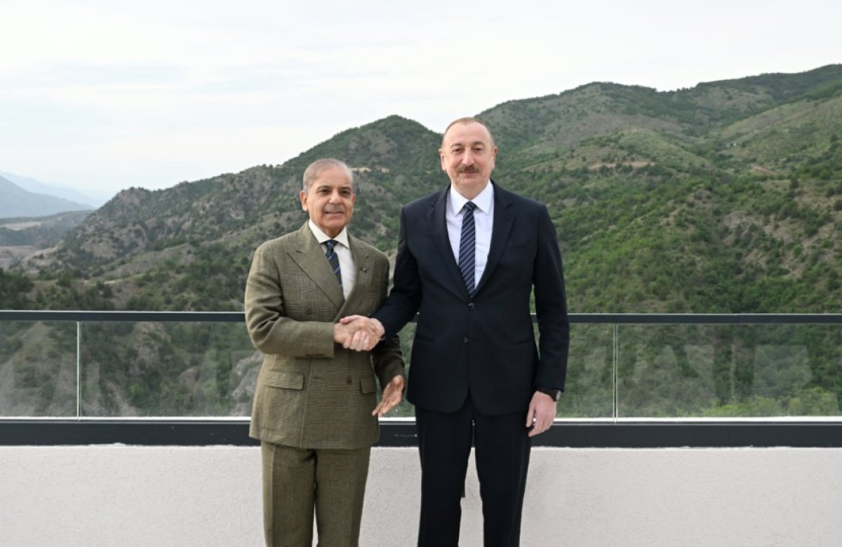 Prezident İlham Əliyev Şahbaz Şəriflə telefonla danışıb