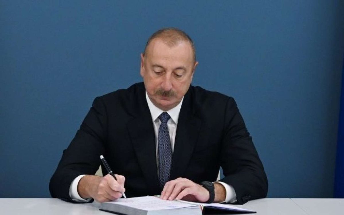 Prezident 9 nəfəri təltif edib - Siyahı