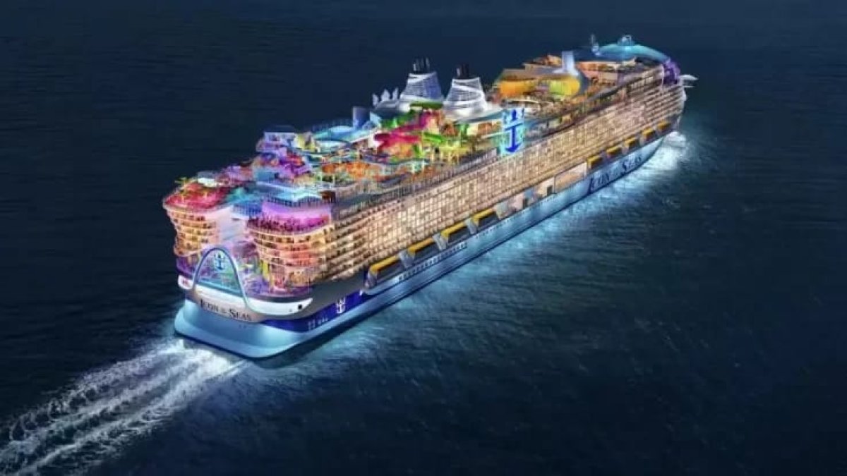 Finlandiya nəhəng gəmisini sınaqdan keçirir