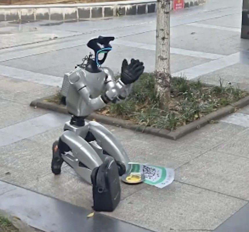 Küçələrdə dilənçi robotlar peyda olub