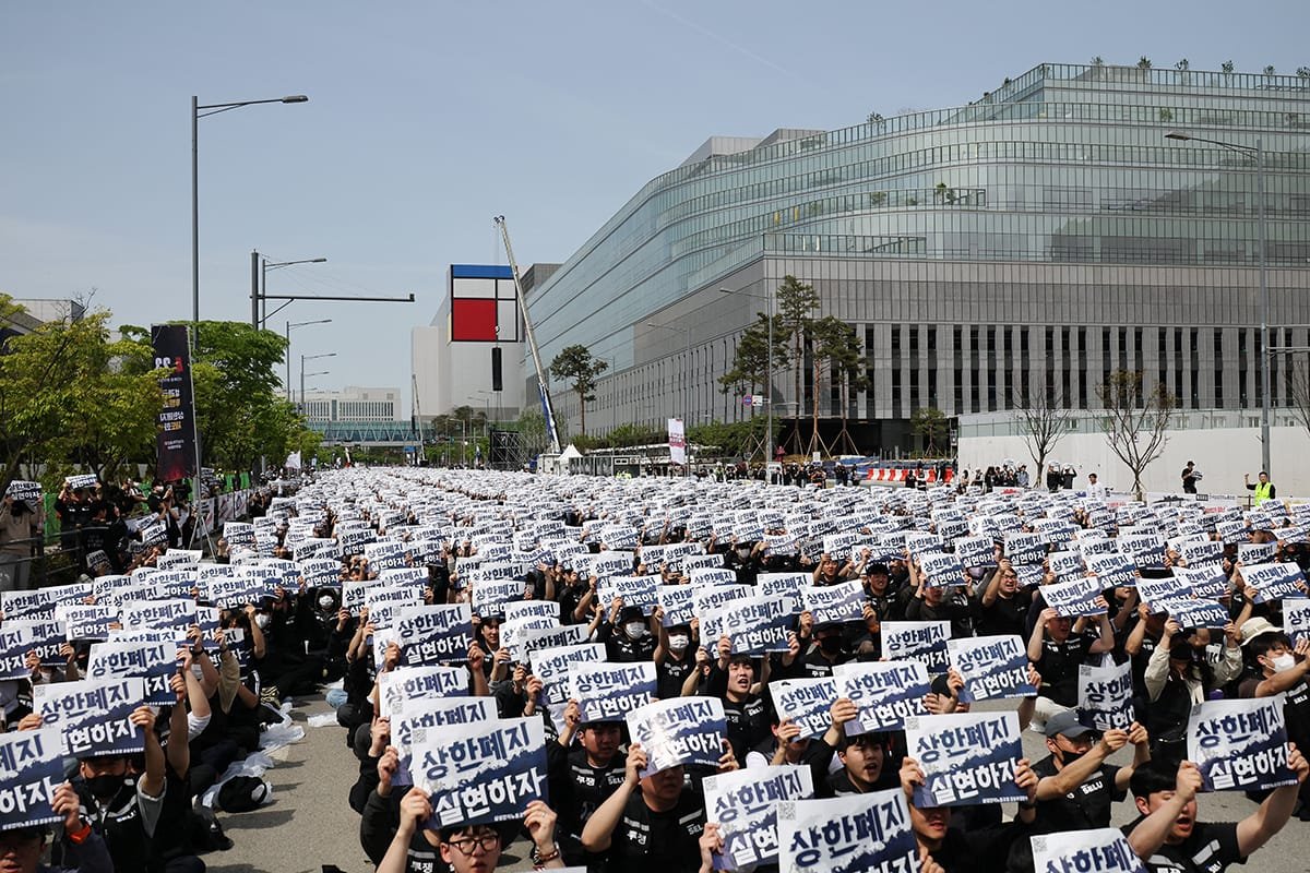 On minlərlə işçinin etiraz aksiyası davam edir 