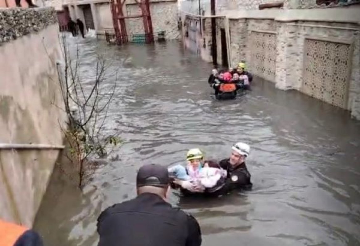 Keşlədə bəzi əraziləri su basıb - Video