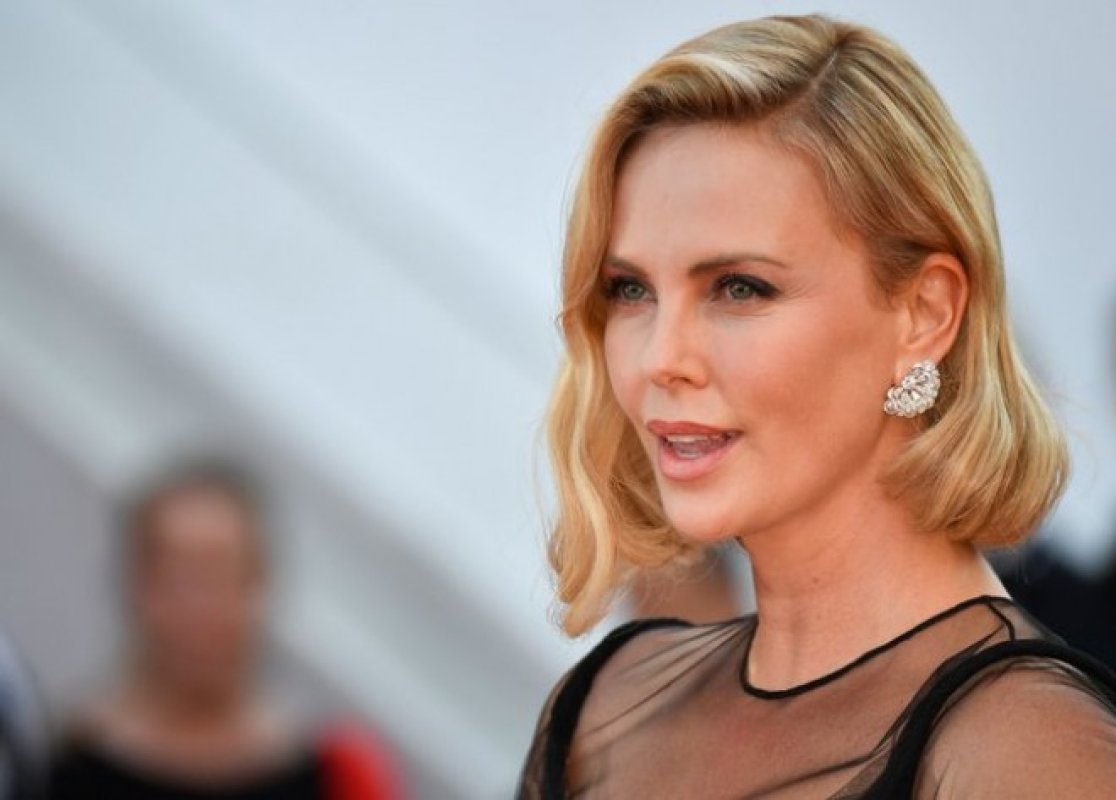 Məşhur aktrisa qısa fasilədən sonra yeni filmə çəkilib - Fotolar