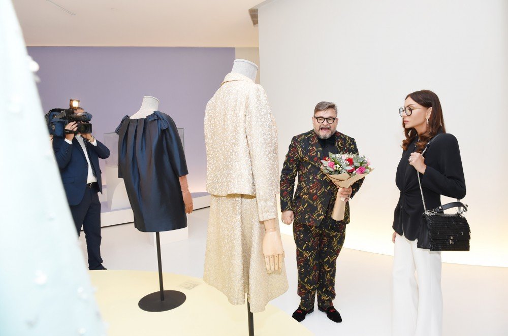 Mehriban Əliyeva moda sərgisinin açılışını edib