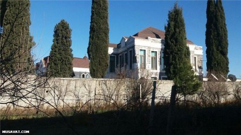 Fazil Məmmədovun villalarından biri yanıb Fazil Məmmədovun villalarından biri yanıb