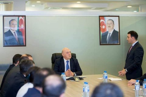 Fuad Ələsgərov yeni sədri kollektivə təqdim edib Fuad Ələsgərov yeni sədri kollektivə təqdim edib