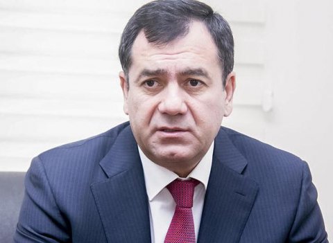 Deputat: “Etibar Pirverdiyev mənimlə üz-üzə gələndə üzünü çevirib gedirdi”