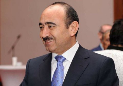 Əli Həsənov: “Ermənistanın baş naziri siyasətçi adına porodiyadır” 