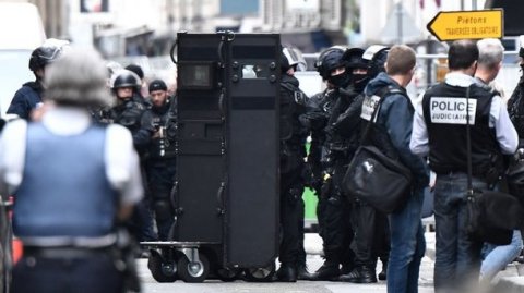 Parisin mərkəzində atəş açıldı: İki nəfər yaralanıb