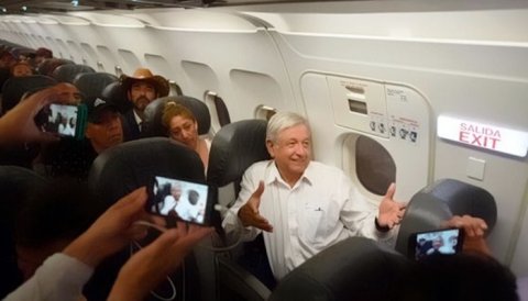 Meksikanın yeni prezidenti təyyarəsini satır