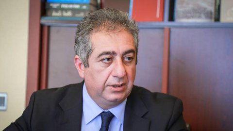 Hökumətin istefası tələb olunur Hökumətin istefası tələb olunur