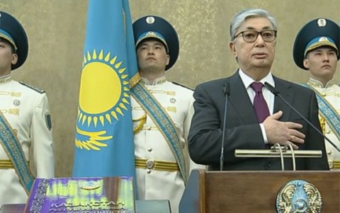 Qazaxıstanın yeni prezidenti and içdi