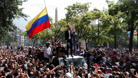 Venesuelada Maduro və Quaydo tərəfdarları arasında atışma olub Venesuelada Maduro və Quaydo tərəfdarları arasında atışma olub