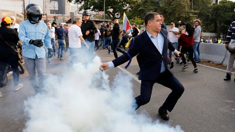 Venesuelada Maduro və Quaydo tərəfdarları arasında atışma olub Venesuelada Maduro və Quaydo tərəfdarları arasında atışma olub