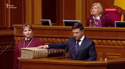 Zelenski parlamenti buraxdı - Ukrayna yenidən seçkiyə gedir