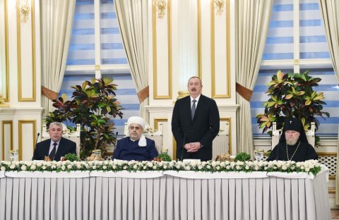 Prezident Şeyxin iqamətgahında: "Azərbaycan xalqı işğalla heç vaxt barışmayacaq” - FOTOLAR