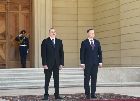 İlham Əliyev Polşa prezidentini qarşıladı 