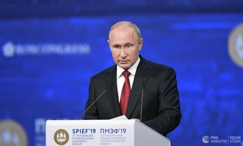 Putin ABŞ-ı ittiham etdi: "Dünyada dollara inam azalır"