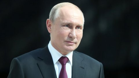 Putinin stəkanı müzakirələr doğurub – Kremldən izah